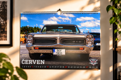 Cervnovy-kalendar-s-Pontiacem-GTO